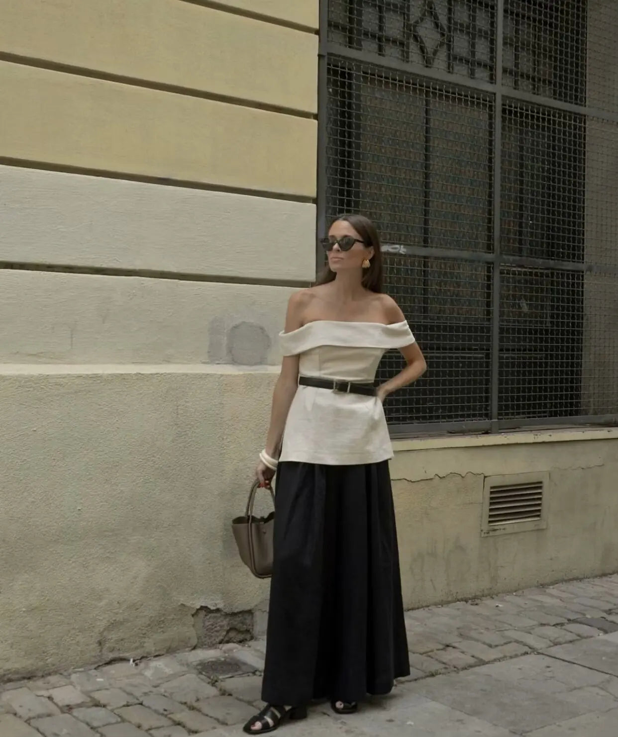 Set Lady - Casual Off-shoulder