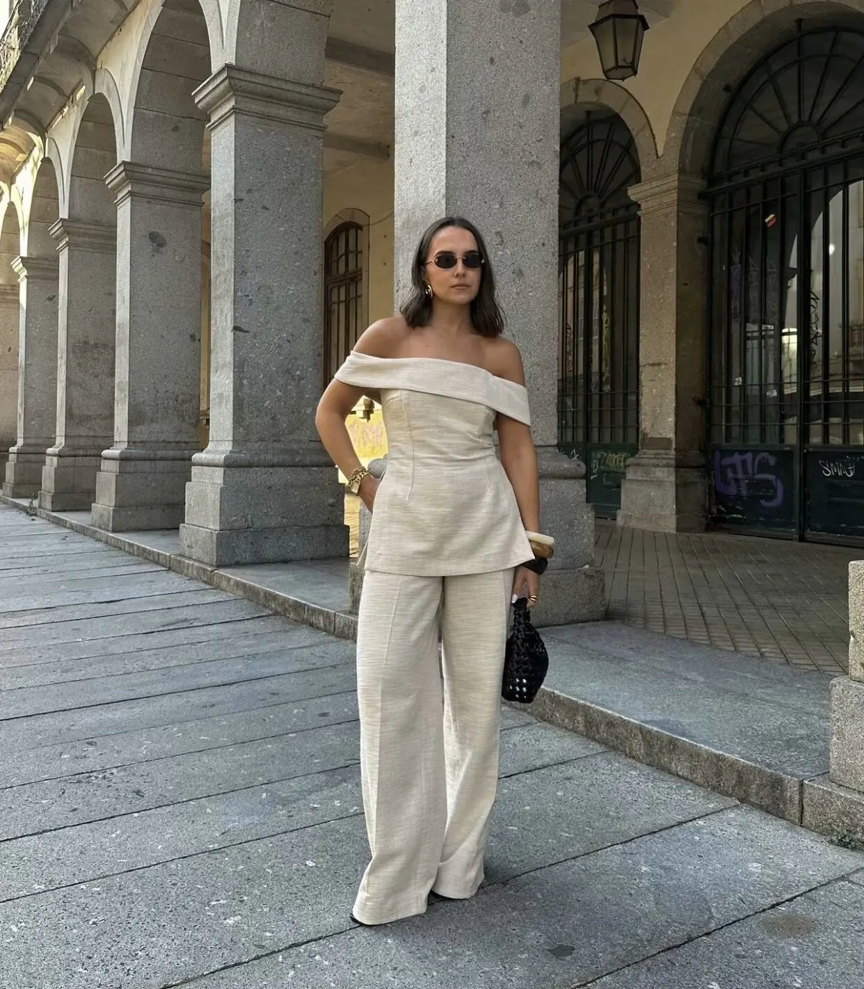 Set Lady - Casual Off-shoulder