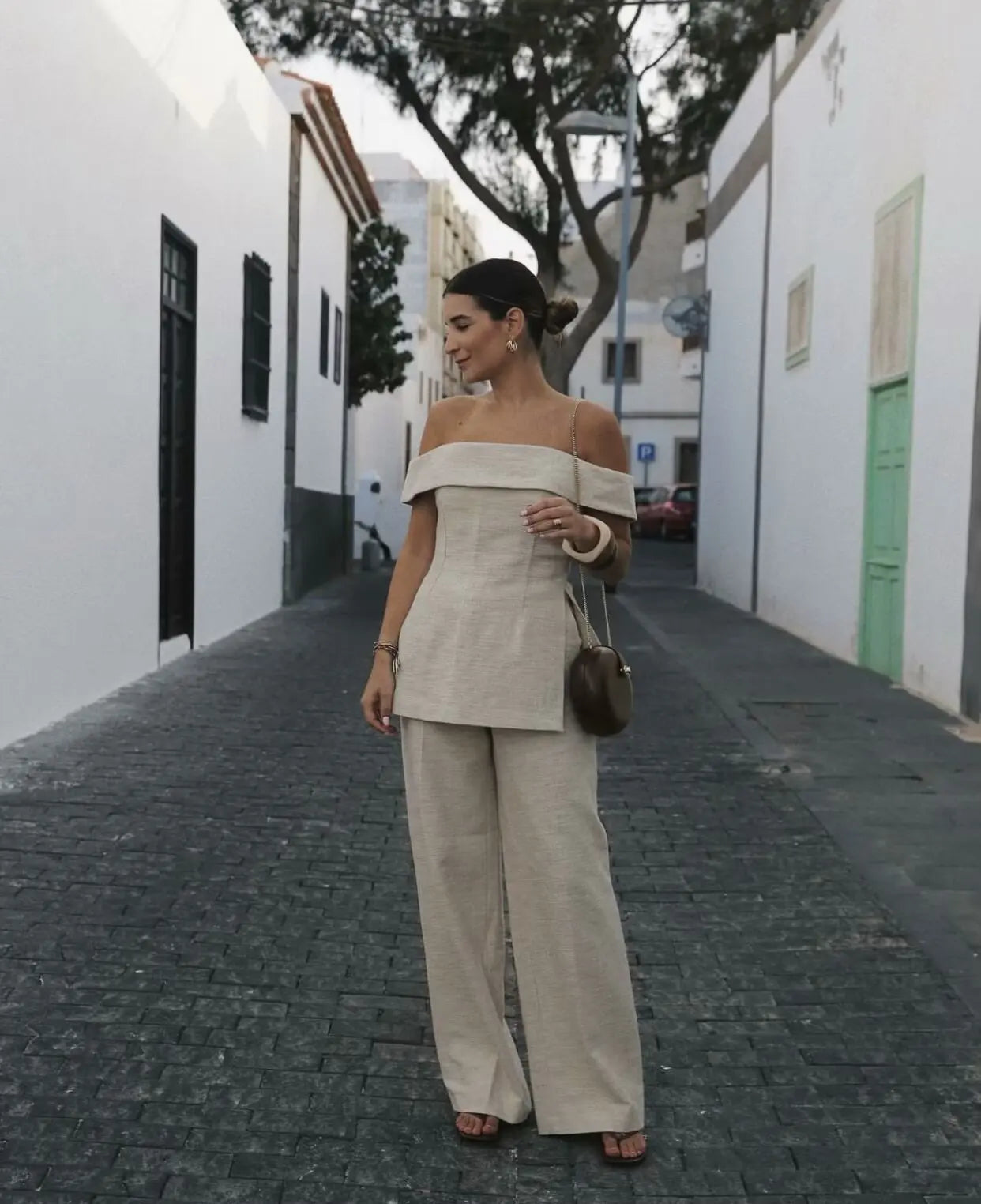 Set Lady - Casual Off-shoulder