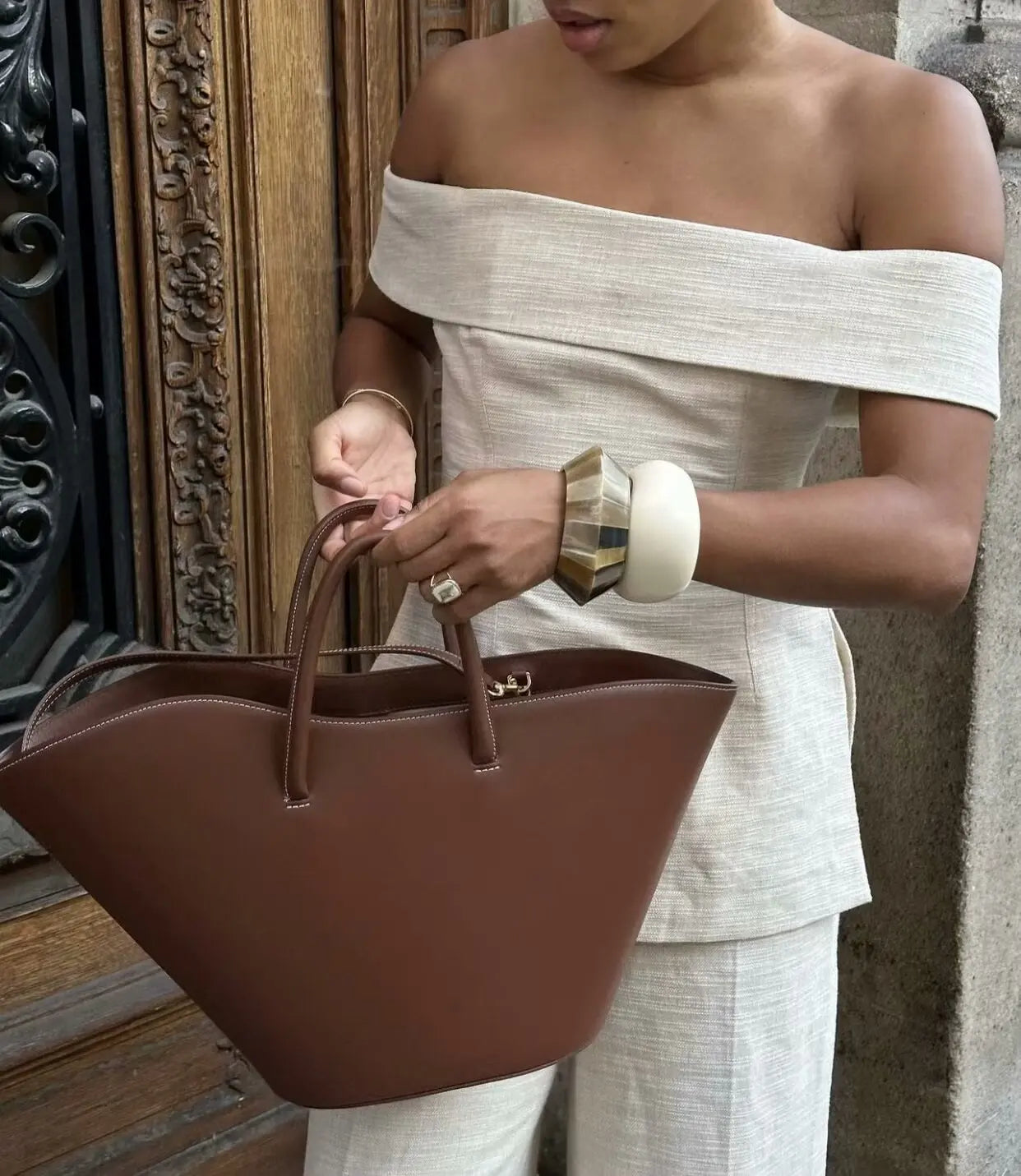 Set Lady - Casual Off-shoulder