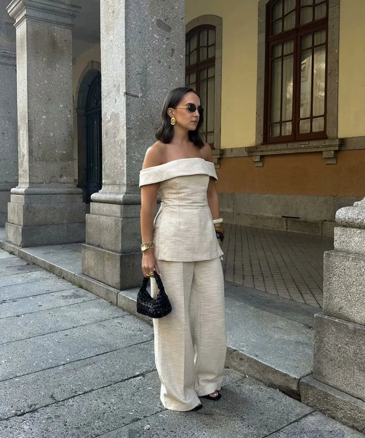 Set Lady - Casual Off-shoulder