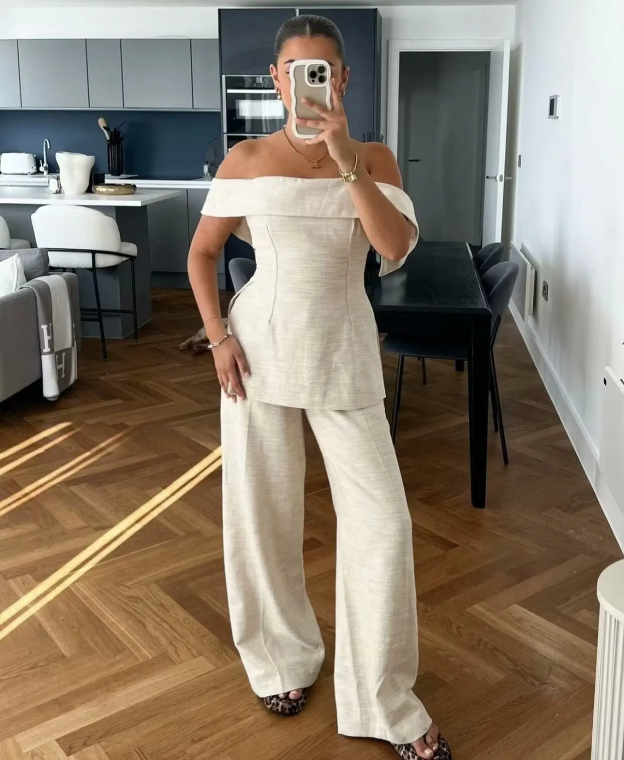 Set Lady - Casual Off-shoulder