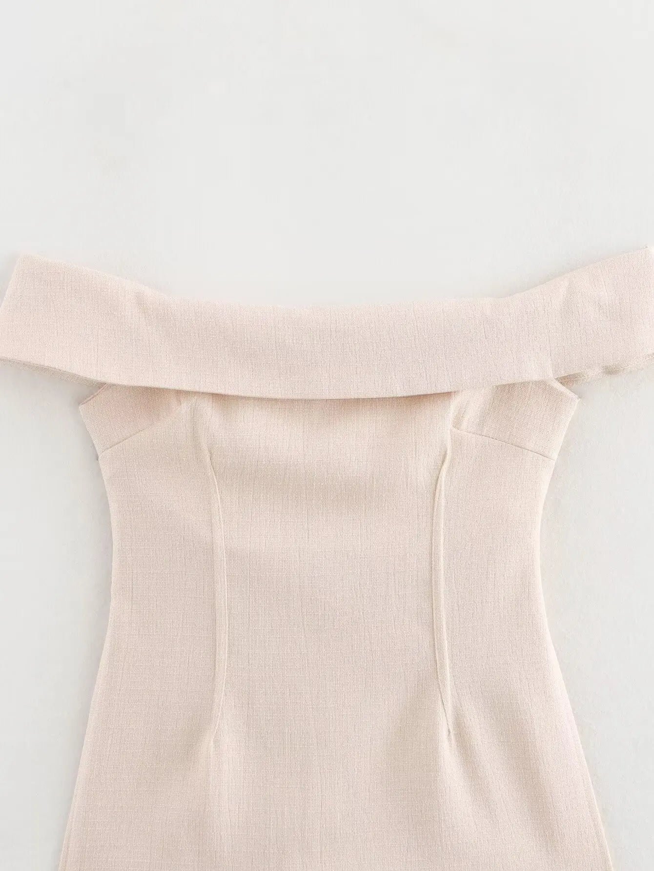 Set Lady - Casual Off-shoulder