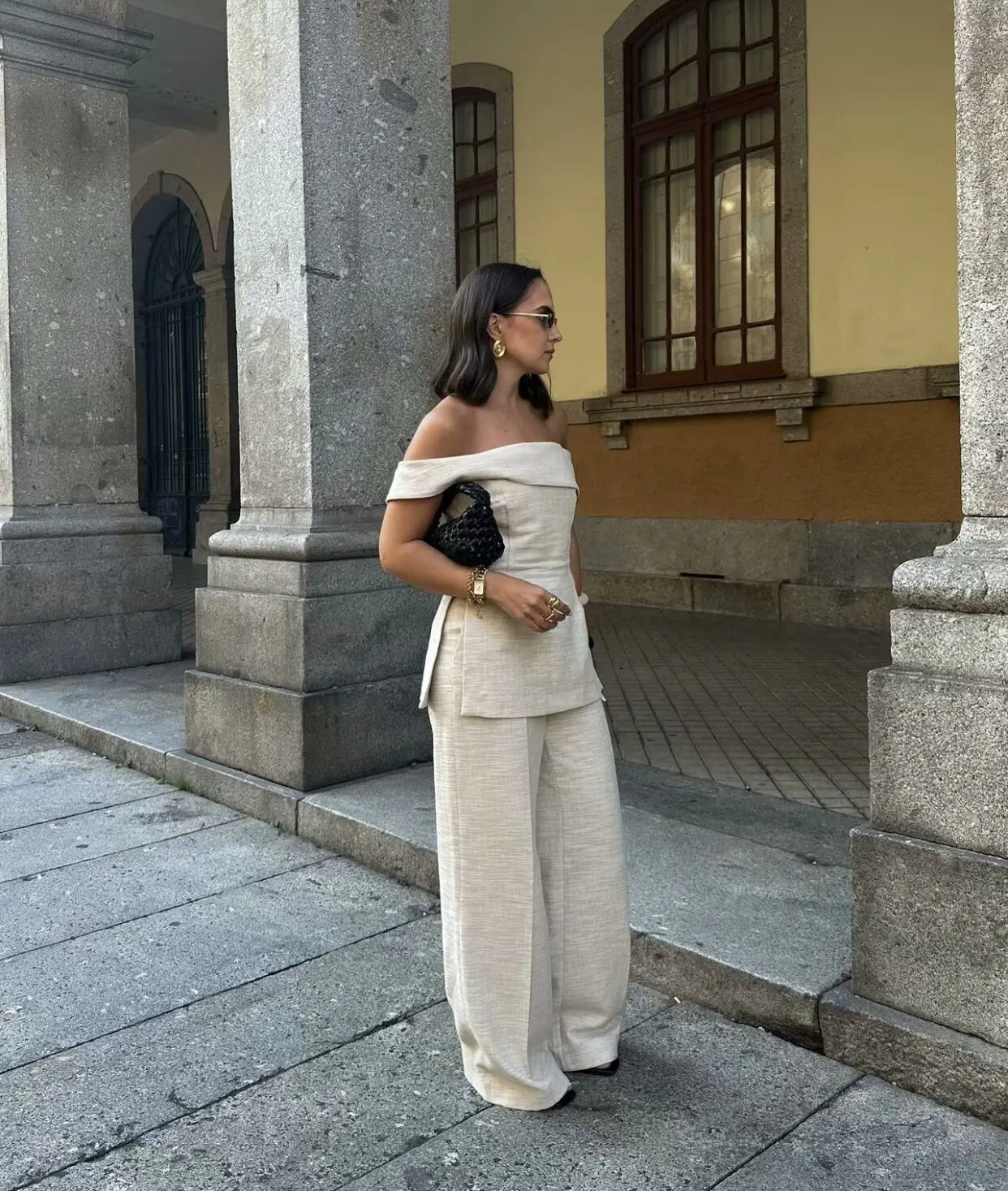 Set Lady - Casual Off-shoulder
