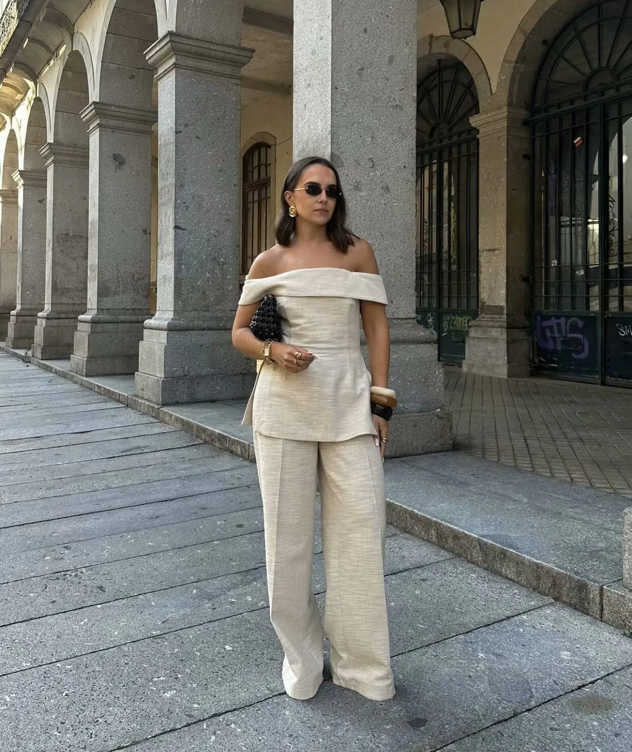 Set Lady - Casual Off-shoulder