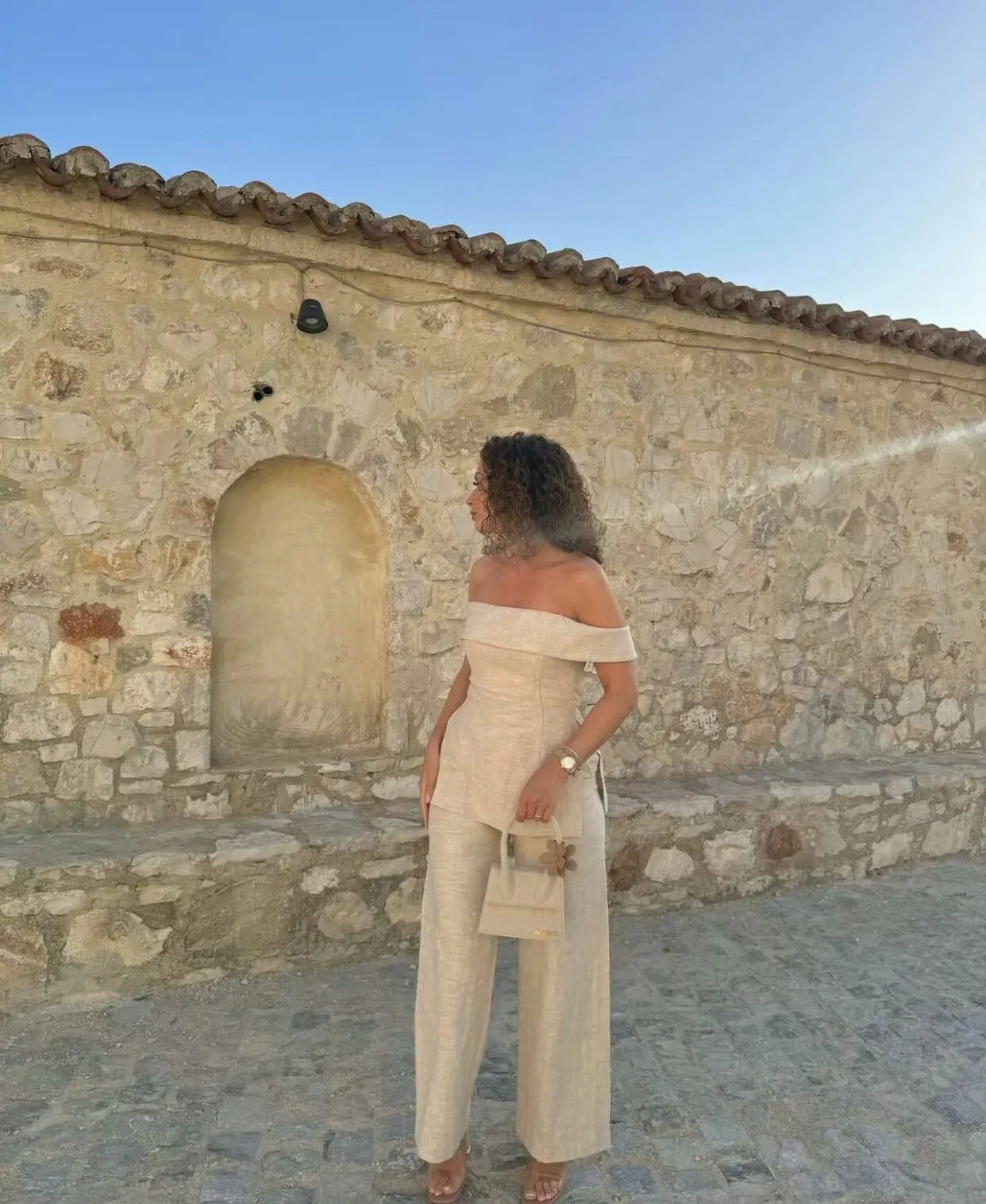 Set Lady - Casual Off-shoulder