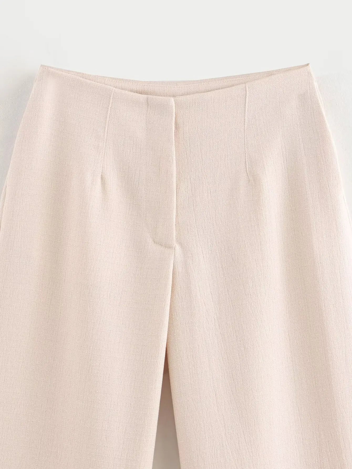 Set Lady - Casual Off-shoulder