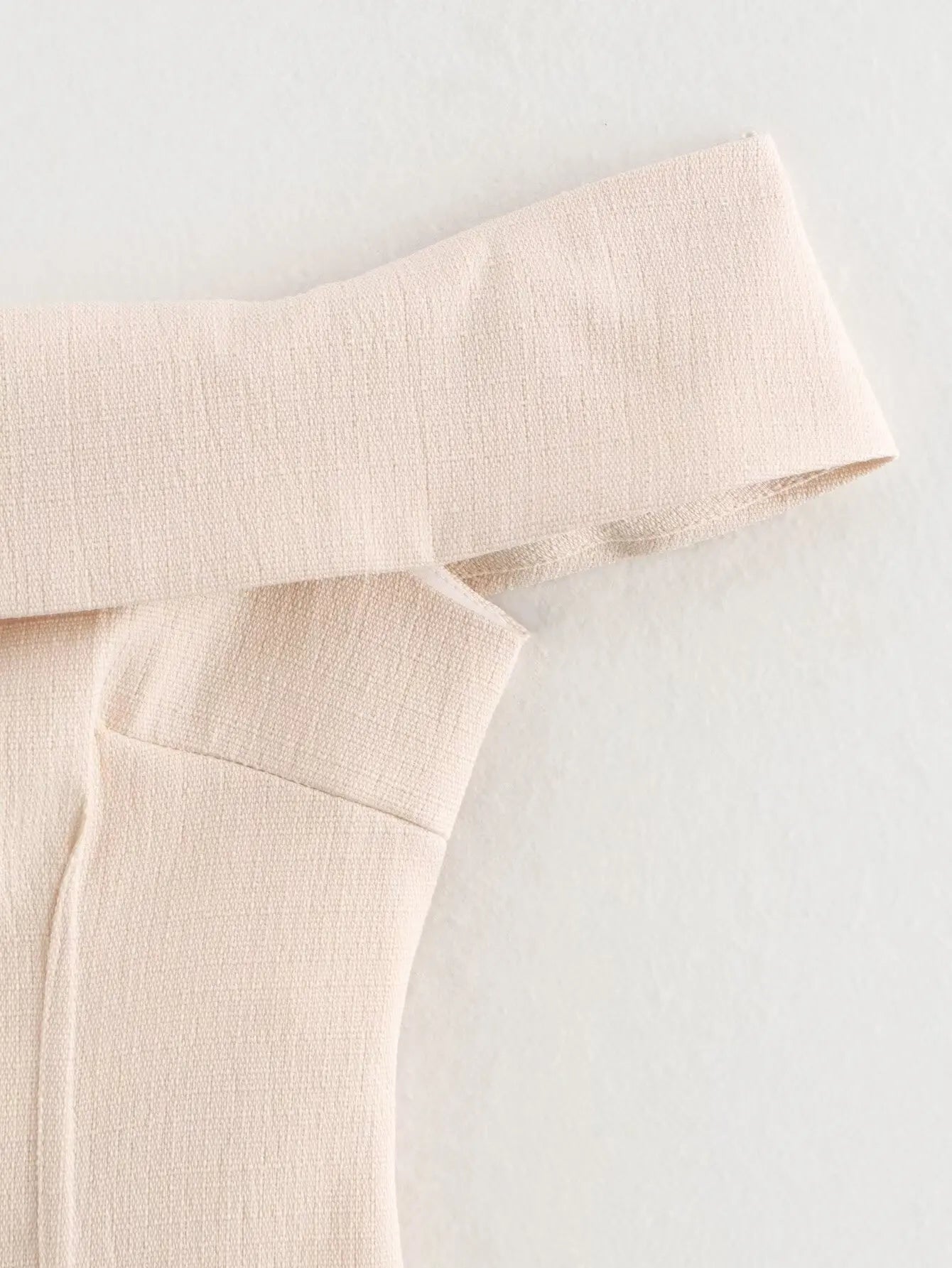 Set Lady - Casual Off-shoulder