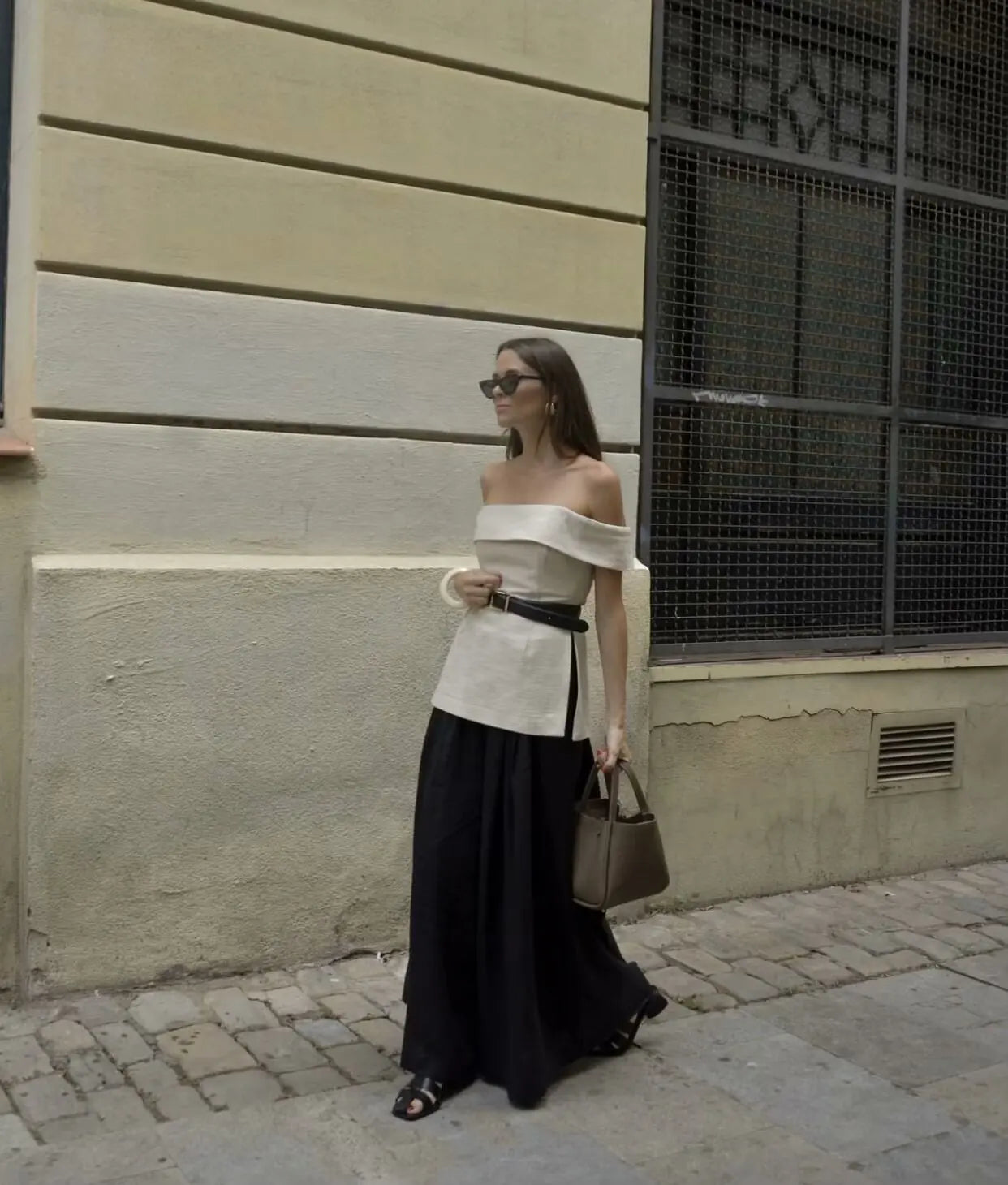 Set Lady - Casual Off-shoulder