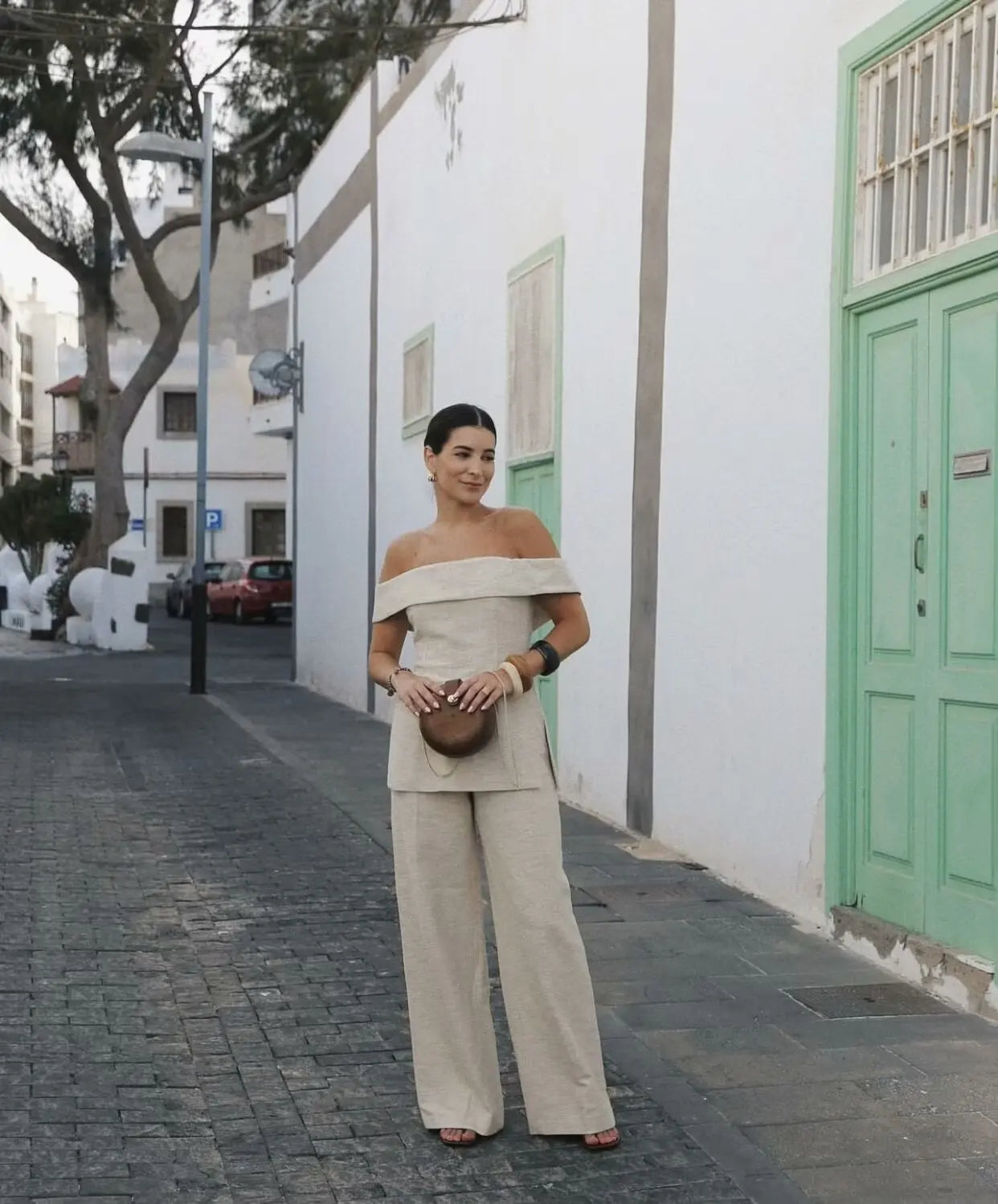 Set Lady - Casual Off-shoulder