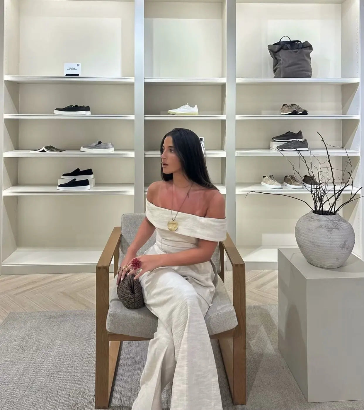 Set Lady - Casual Off-shoulder