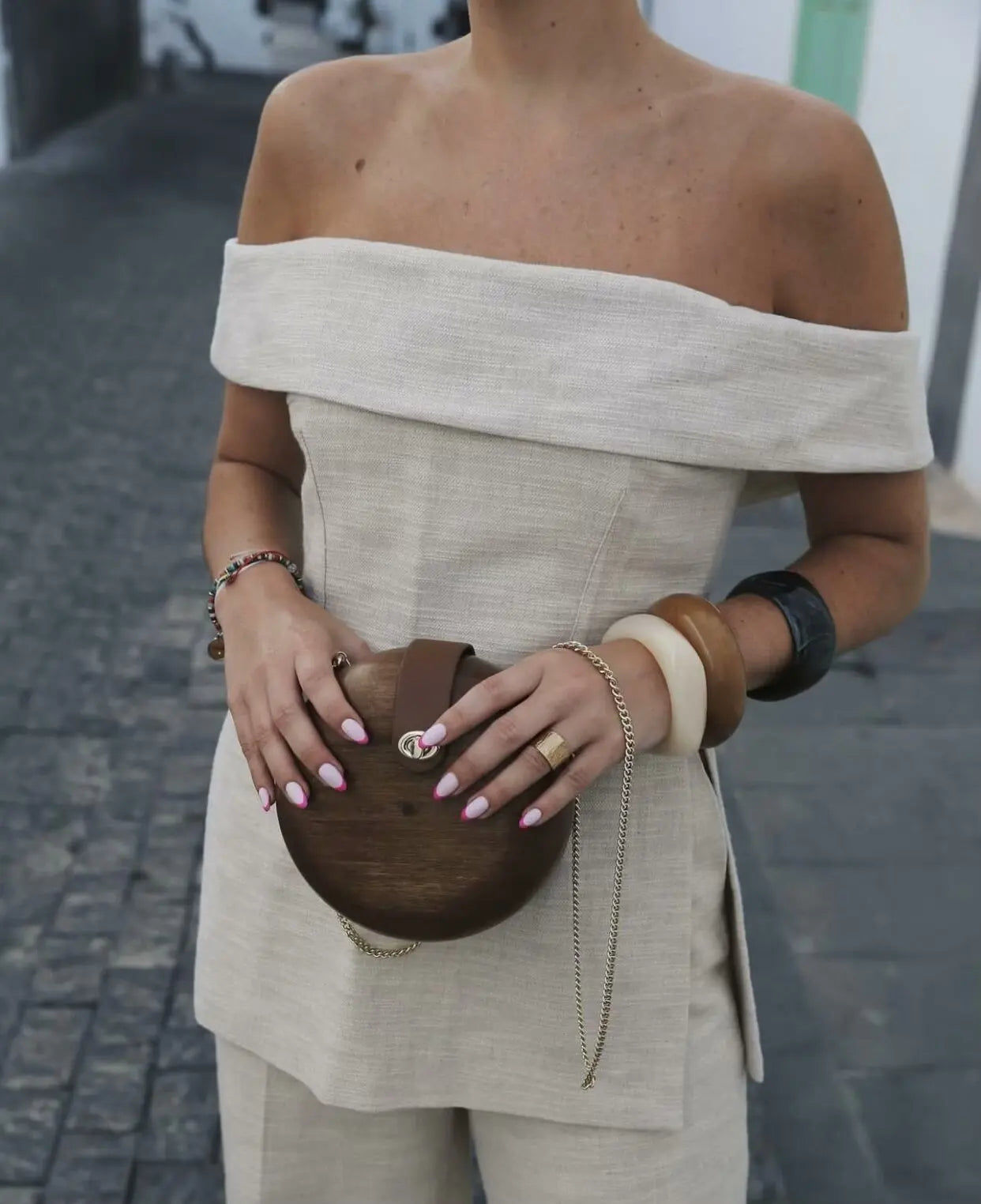 Set Lady - Casual Off-shoulder